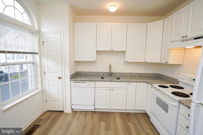 Building Photo - 38116 E Chester Ln
