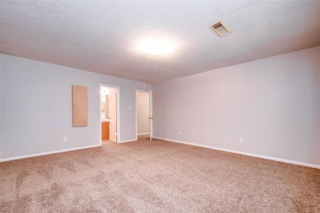 Building Photo - 12654 Pine Bush Dr