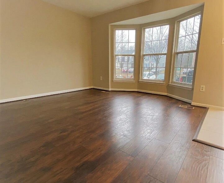 Building Photo - 516 Hollyberry Way