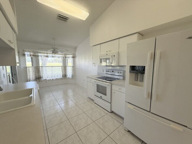 Building Photo - Heritage Pines active 55+ community 2/2 villa