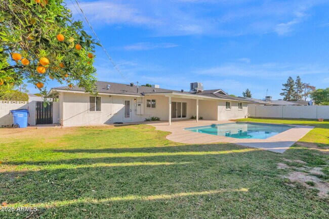 Building Photo - 501 W Seldon Ln