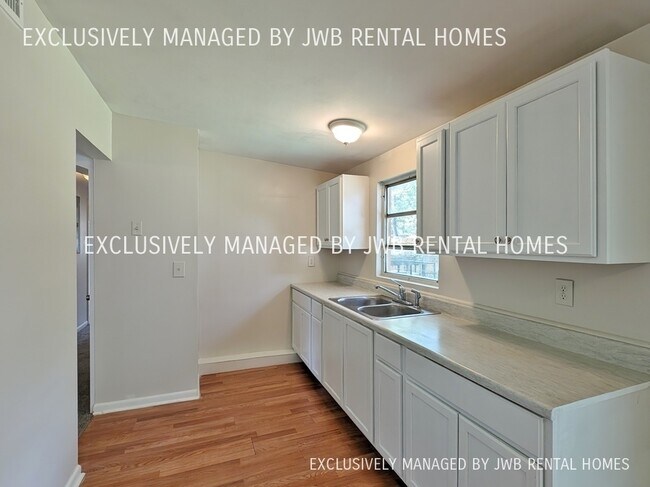 Building Photo - 1630 Detroit St