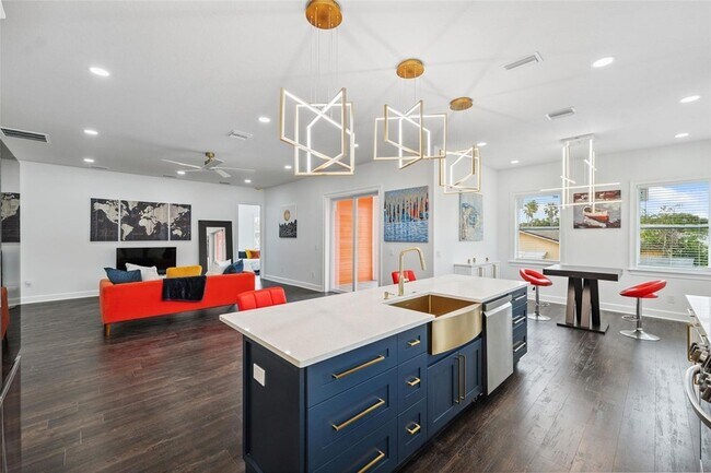 Building Photo - 8605 Inwood Dr