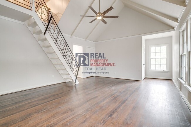 Building Photo - Spacious 3 bed 2 bath Monticello Duplex with Loft