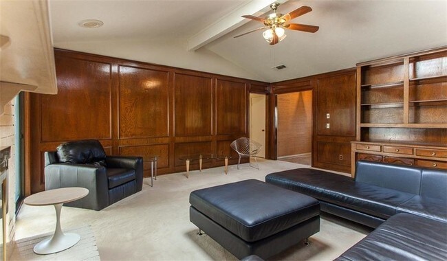 Building Photo - 2121 Stone Creek Dr