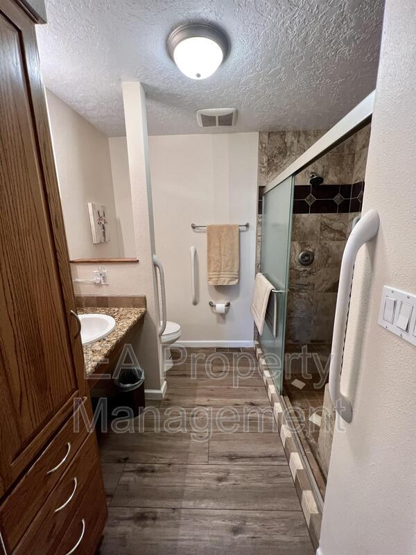 Building Photo - 1424 La Mora Ln SW