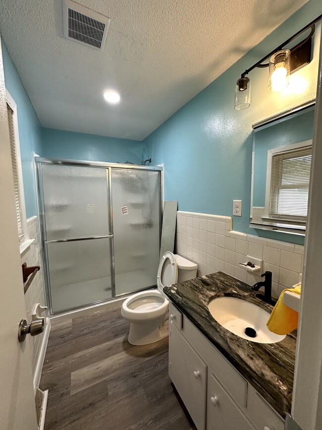 Building Photo - 4408 Leota Dr