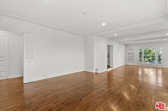 Building Photo - 203 S Detroit St