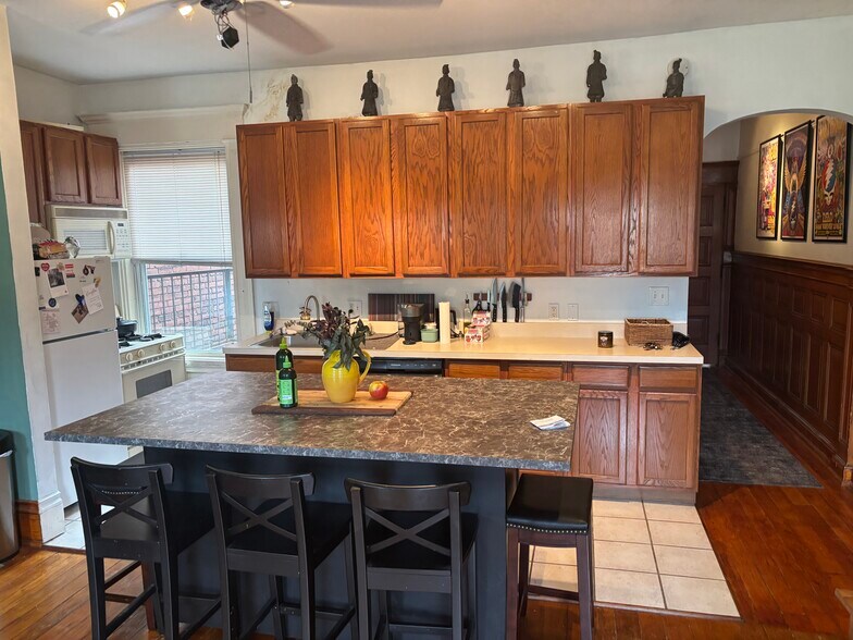 Great room/Kitchen - 1211 Buena Vista St
