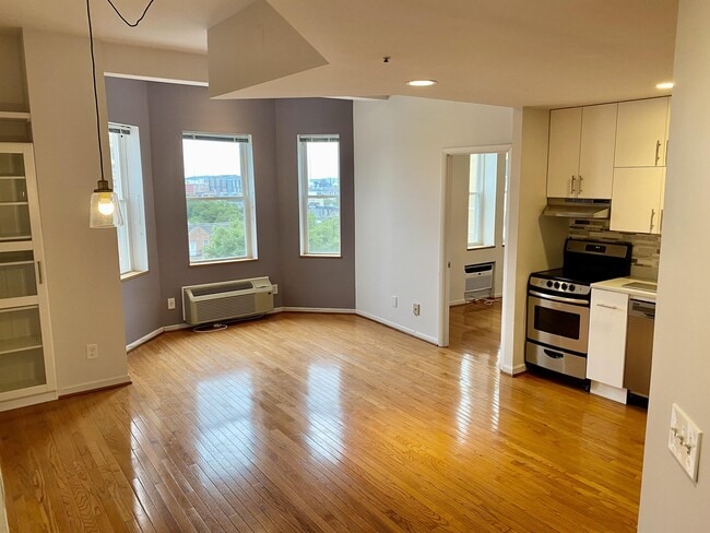 Building Photo - 1415 Chapin St NW