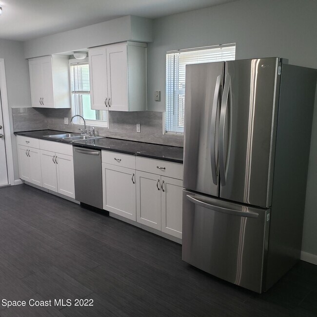 Building Photo - 990 Butia St