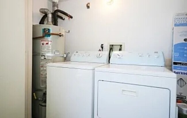 Building Photo - 10921 Sabre Hill Dr