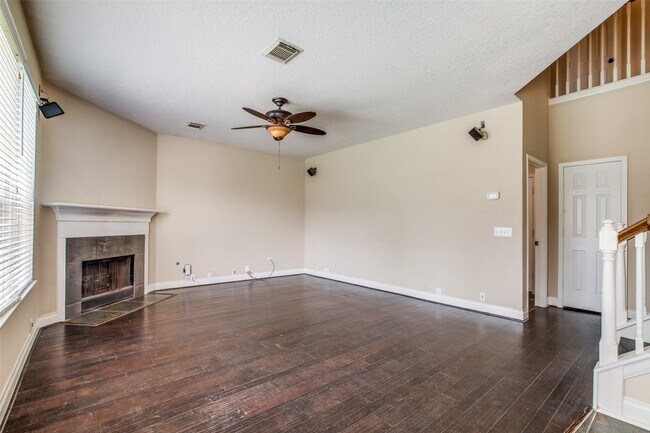 Building Photo - 2709 Sunhill Ct