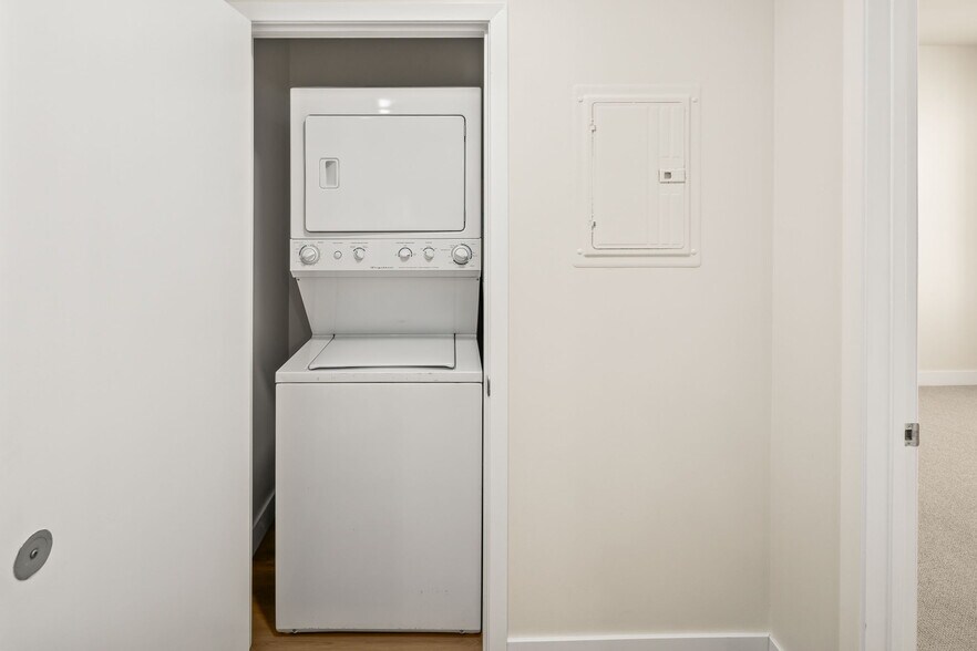 Building Photo - 1150 J St