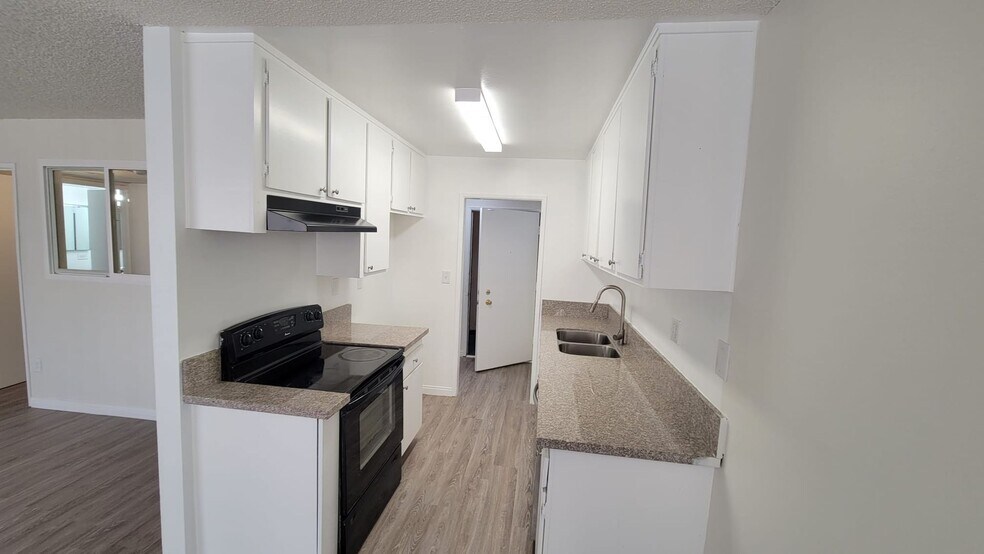 Building Photo - 5461 Kester Ave