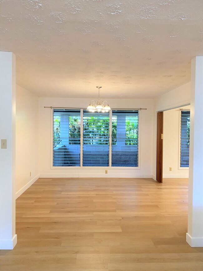 Building Photo - Manoa - Upgraded 3 Bedroom, 3 Bath Single Family Home with Enclosed Garage