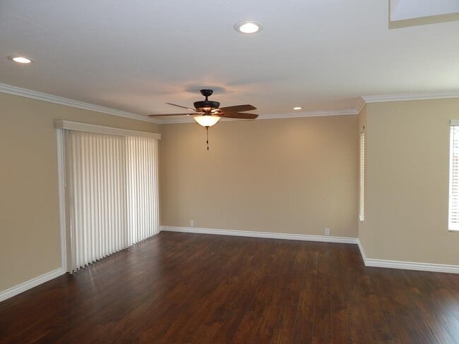 Building Photo - Beautiful 4 Bedroom 2.5 Bath Detached Home in Bonita