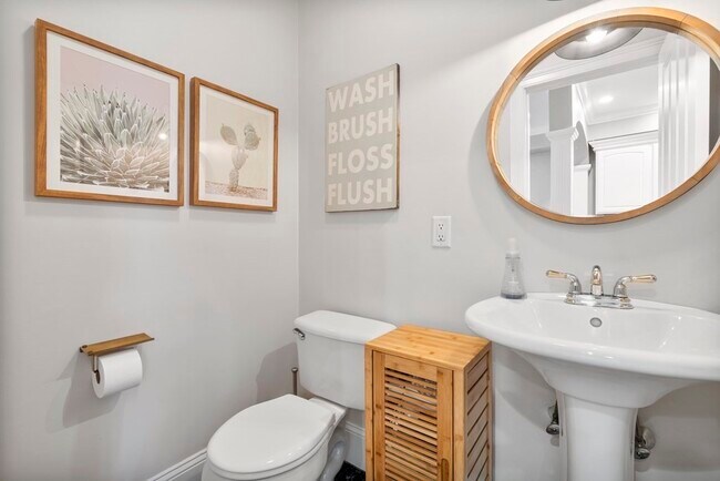 Building Photo - 10 S Sydney St