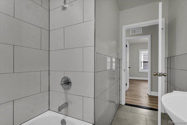 Building Photo - 14112 Mettetal St