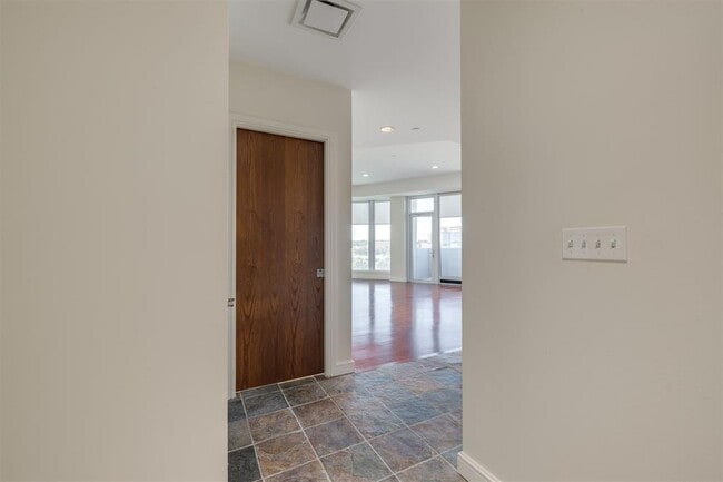 Building Photo - 5900 Mosteller Dr