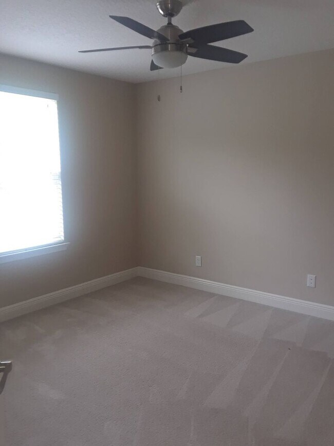 Building Photo - Modern Luxury Townhome in Prime Downtown Orlando Location