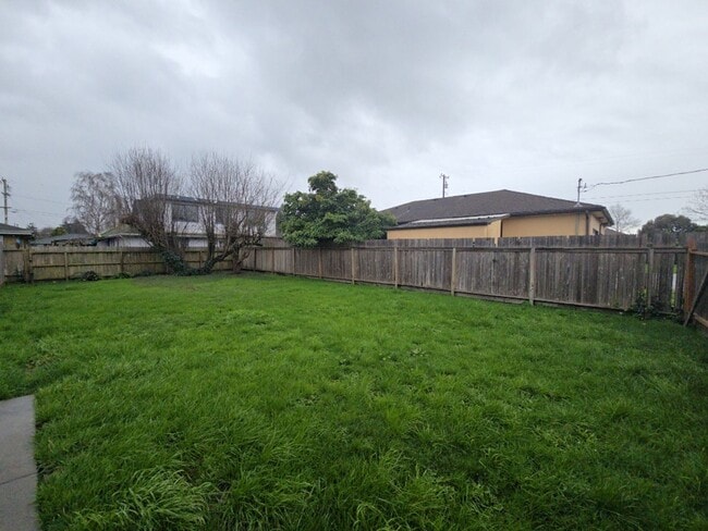 Building Photo - 1049 I St