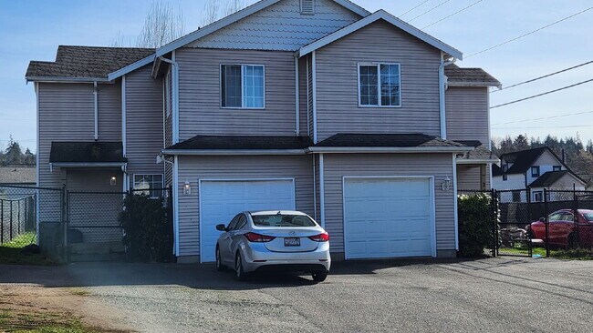 Building Photo - 4-Bedroom Townhome Minutes from Barkley Village, I-5 and Whole Foods