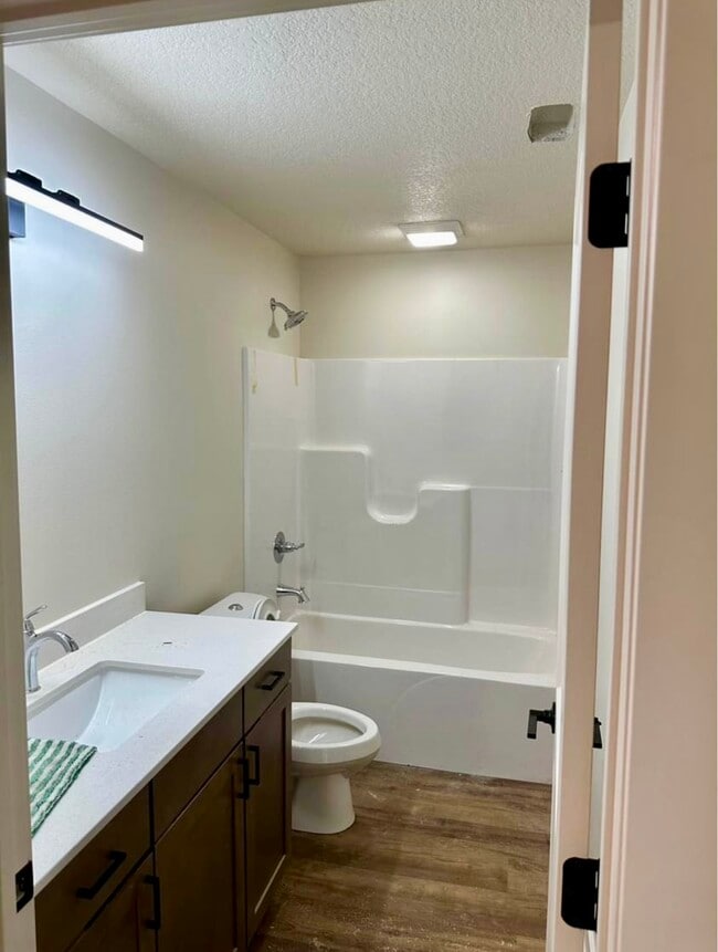 Building Photo - 107 W Park Ave