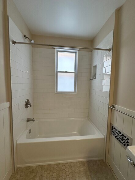 Building Photo - 1427 Williamson St