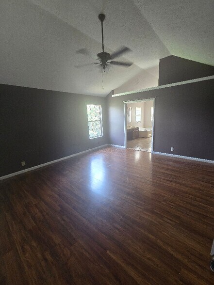 Building Photo - 503 Breslin Ave