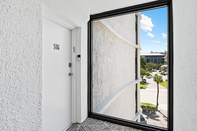 Building Photo - 1200 S Flagler Dr