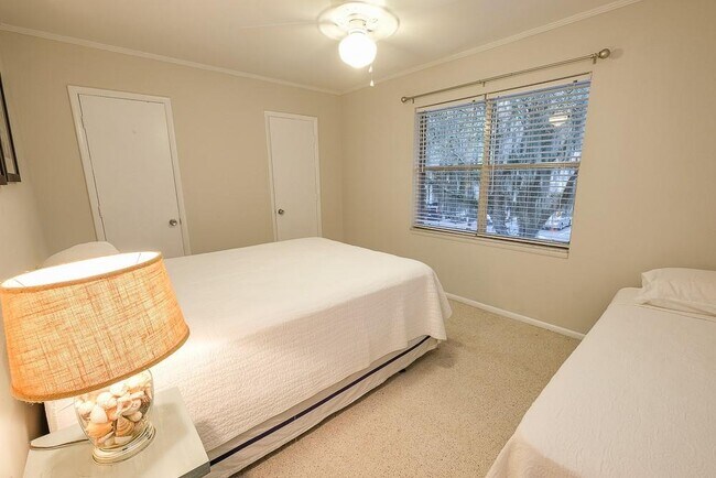 Building Photo - 800 Mallery St