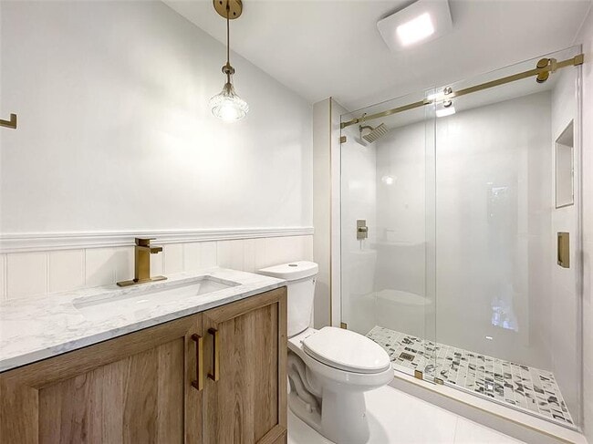 Building Photo - 20329 W Country Club Dr