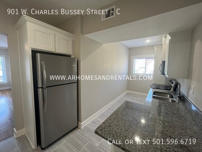 Building Photo - 901 W Charles Bussey Ave