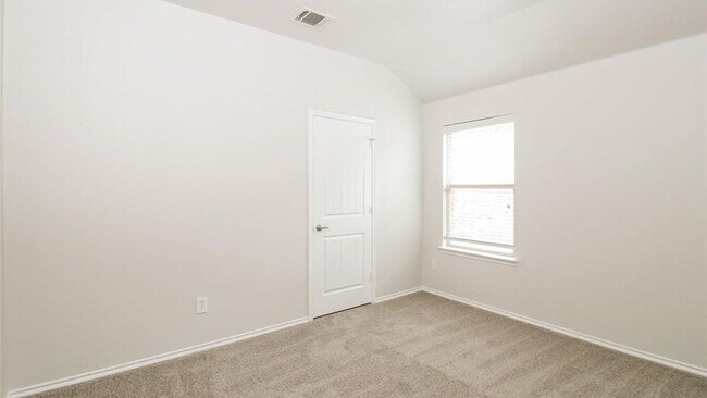 Building Photo - 1014 Lake Grove Dr