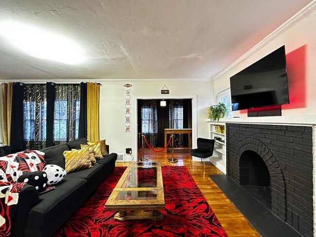 Building Photo - Charming Cleveland Heights Home in Prime Location