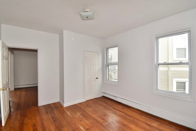 Building Photo - 86 Cochran St