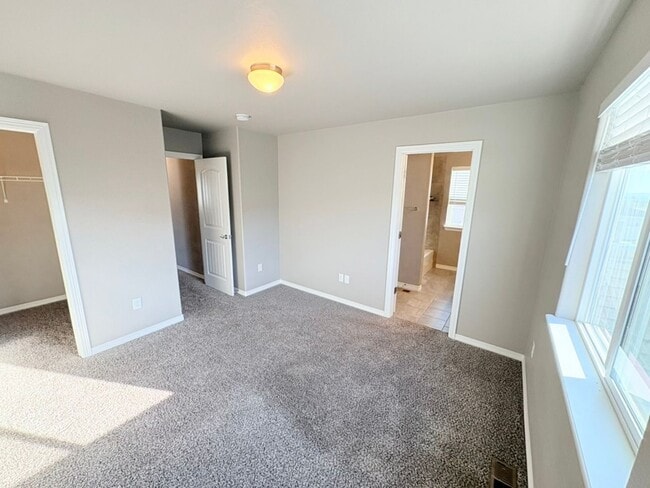 Building Photo - Beautiful 3 Bed, 2.5 Bath House in Windsor!