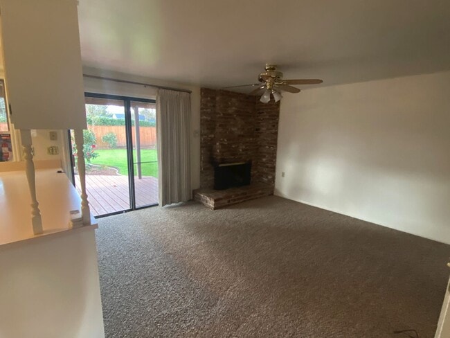 Building Photo - DECEMBER RENT FREE!