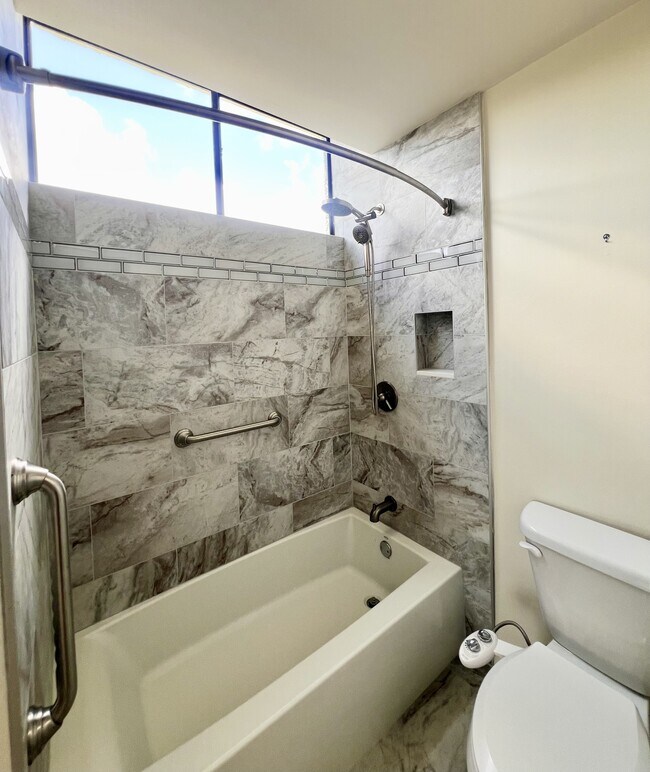 Building Photo - 1030 Aoloa Pl