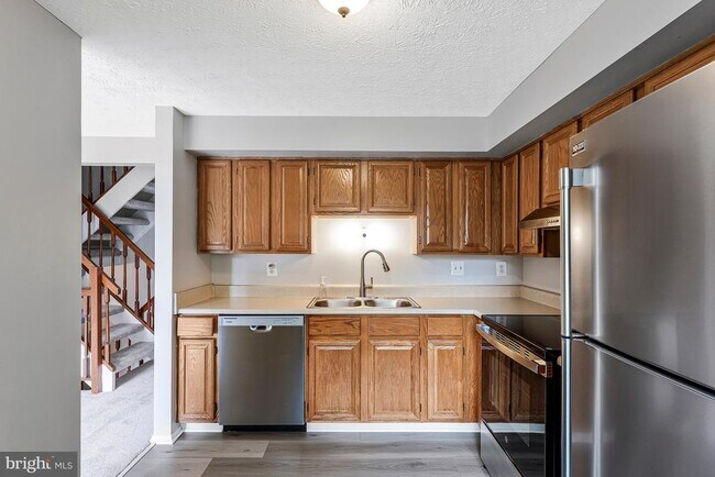 Building Photo - 8025 Tyson Oaks Cir