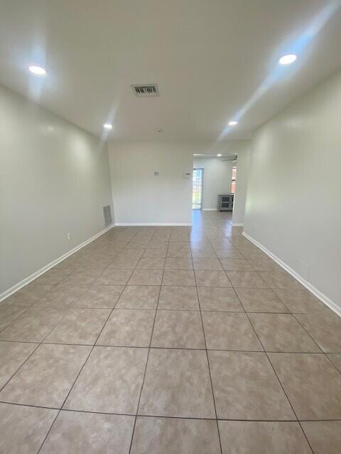 Building Photo - 1100 Cameo Cir