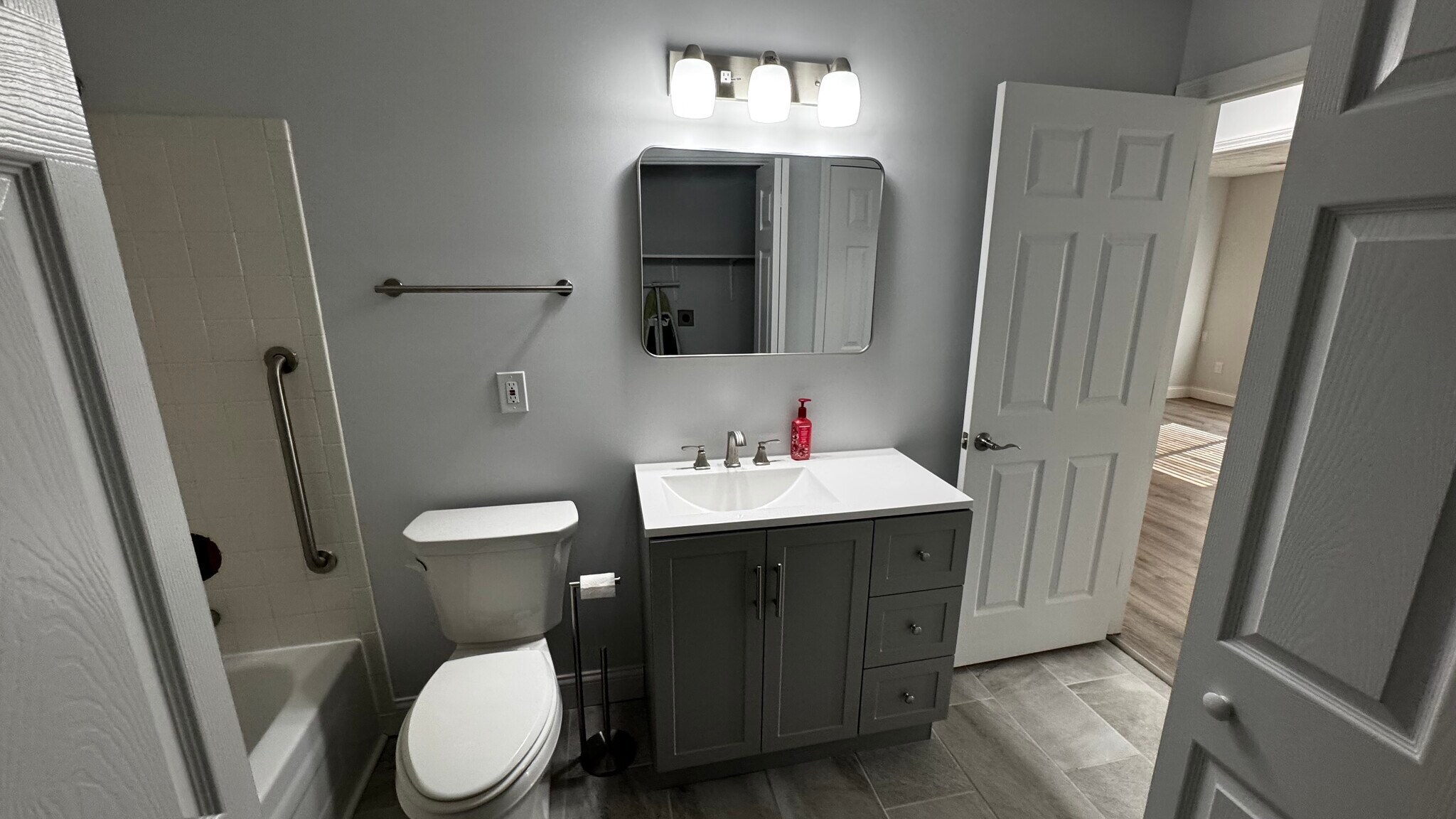 Building Photo - 400 Sherwood Green Ct