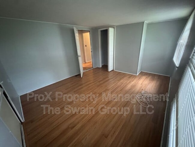 Building Photo - 534 Oak Ridge E