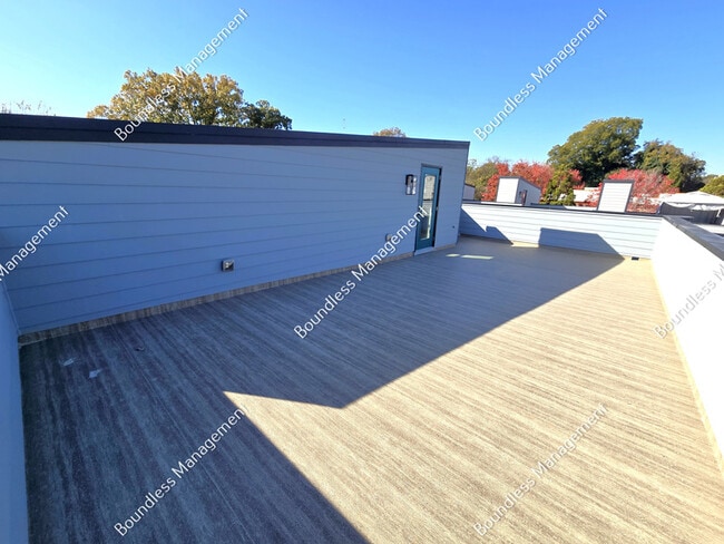 Building Photo - 340 Eugenia St SW