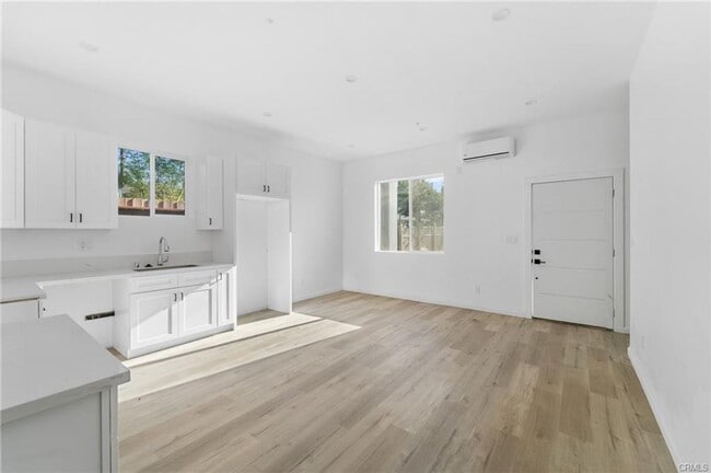 Building Photo - Modern living in this brand new 3 bedroom 3 bathroom home