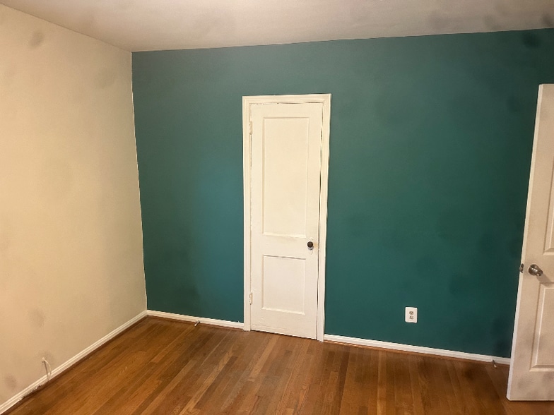 Building Photo - 920-919 19th St NE