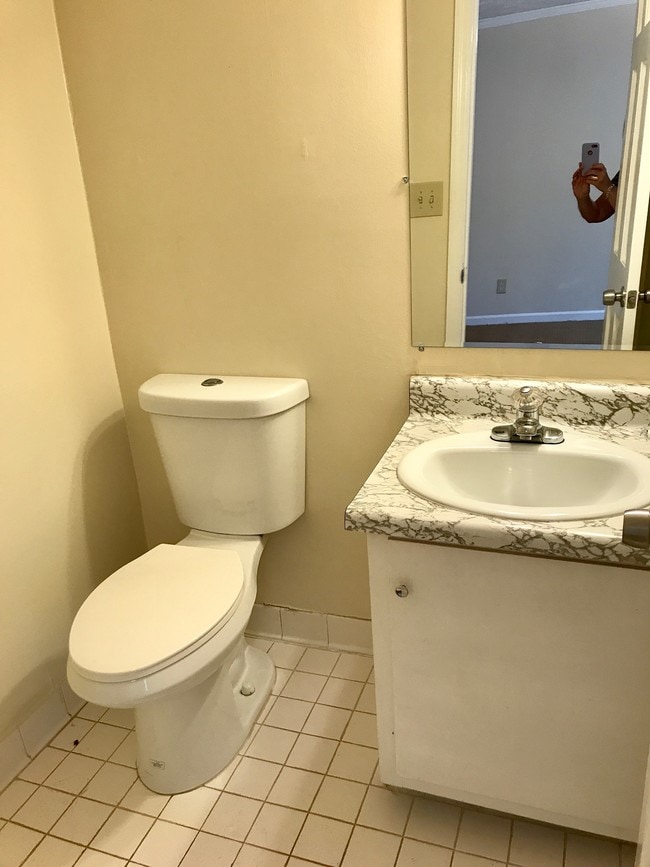 Building Photo - 330 Winding River Dr