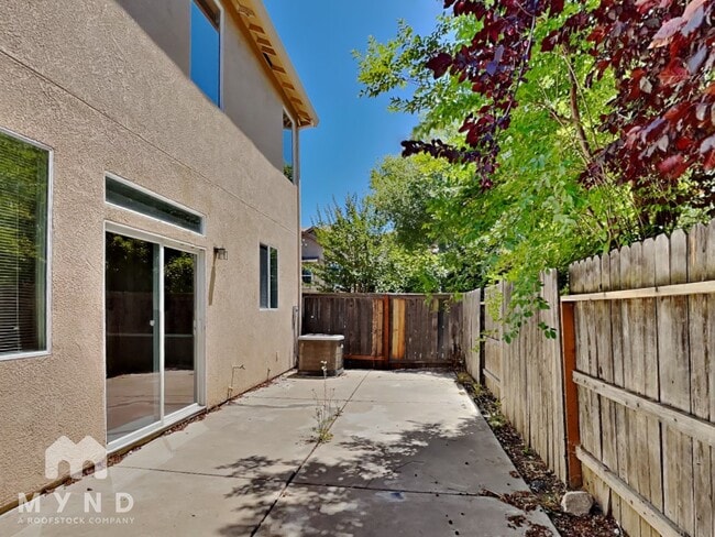 Building Photo - 5325 Dunlay Dr