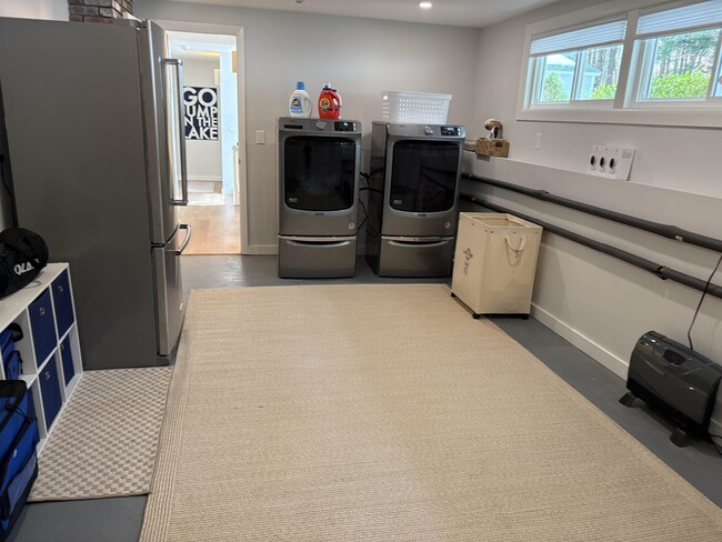 Building Photo - 121 Upper Bay Rd